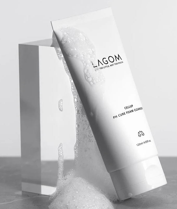 Увлажняющая пенка для умывания LAGOM Cellup pH Cure Foam Cleanser со слабокислым pH для мягкого очищения и защиты липидного барьера. 
